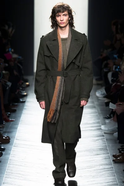 Look 32